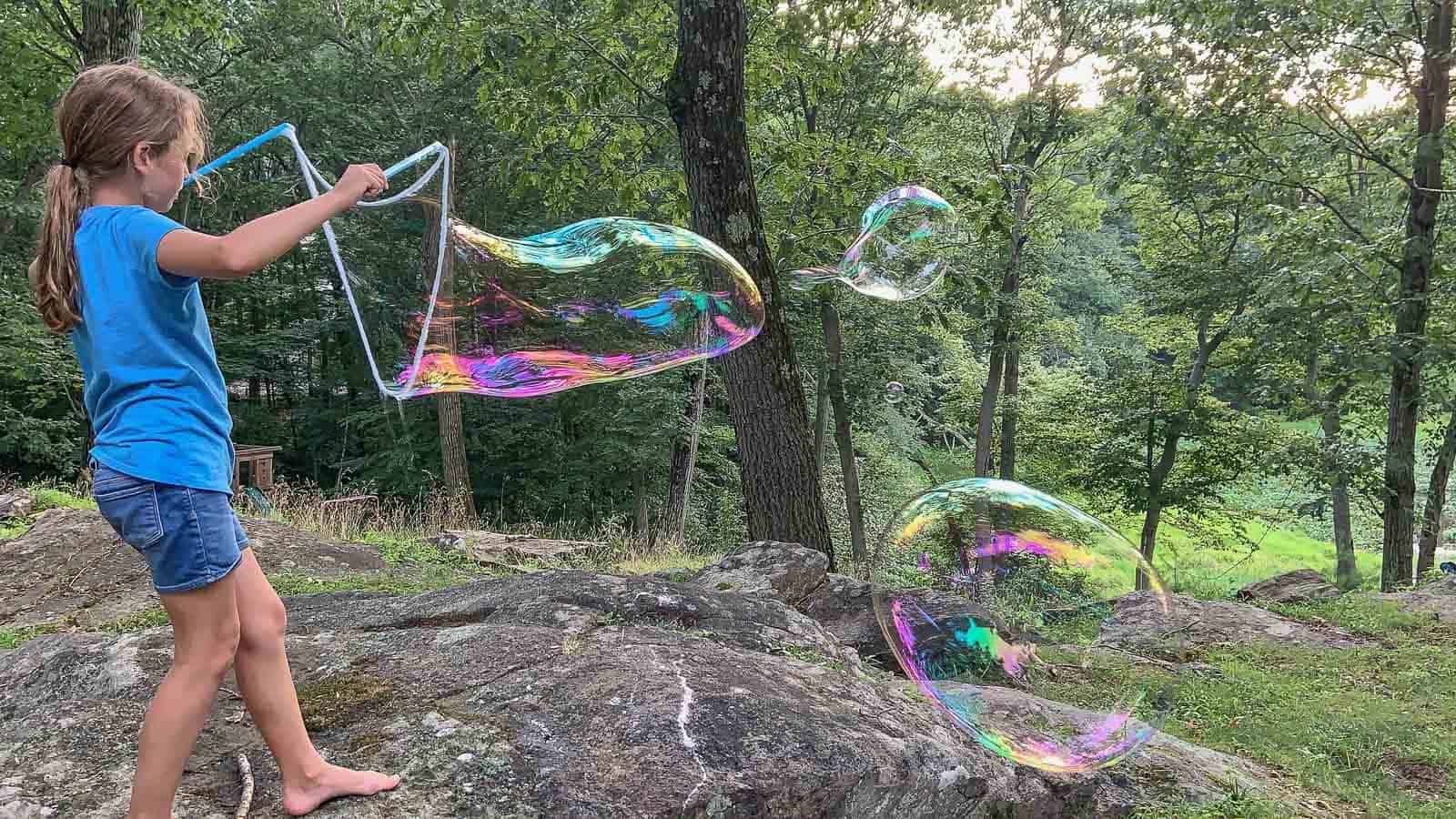 making giant bubbles outside