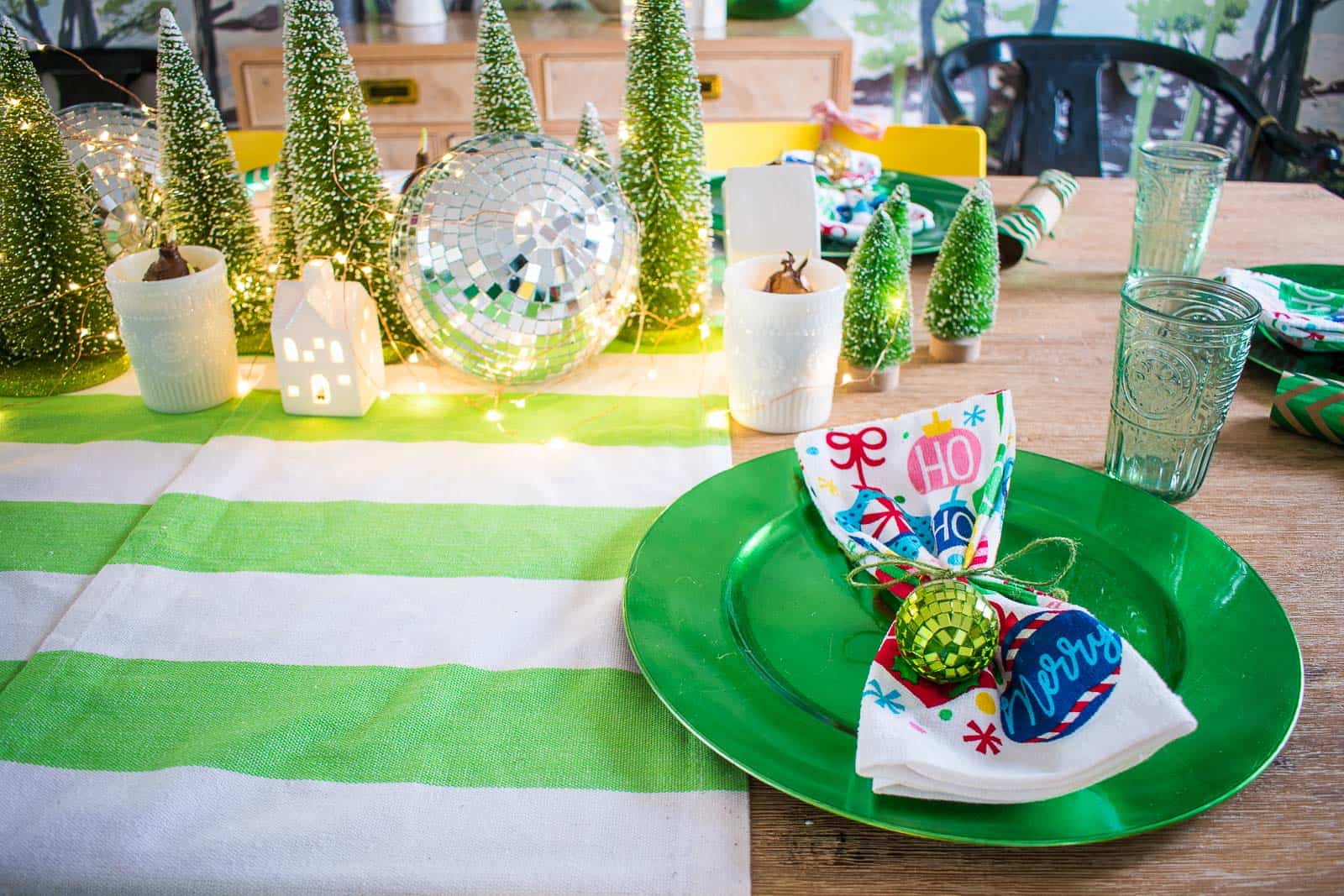 green chargers with colorful napkin