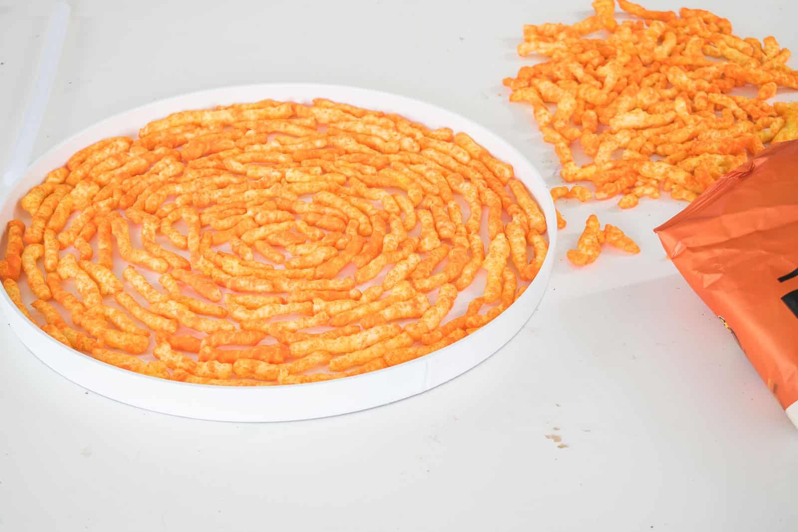 lay out cheetos on the tray