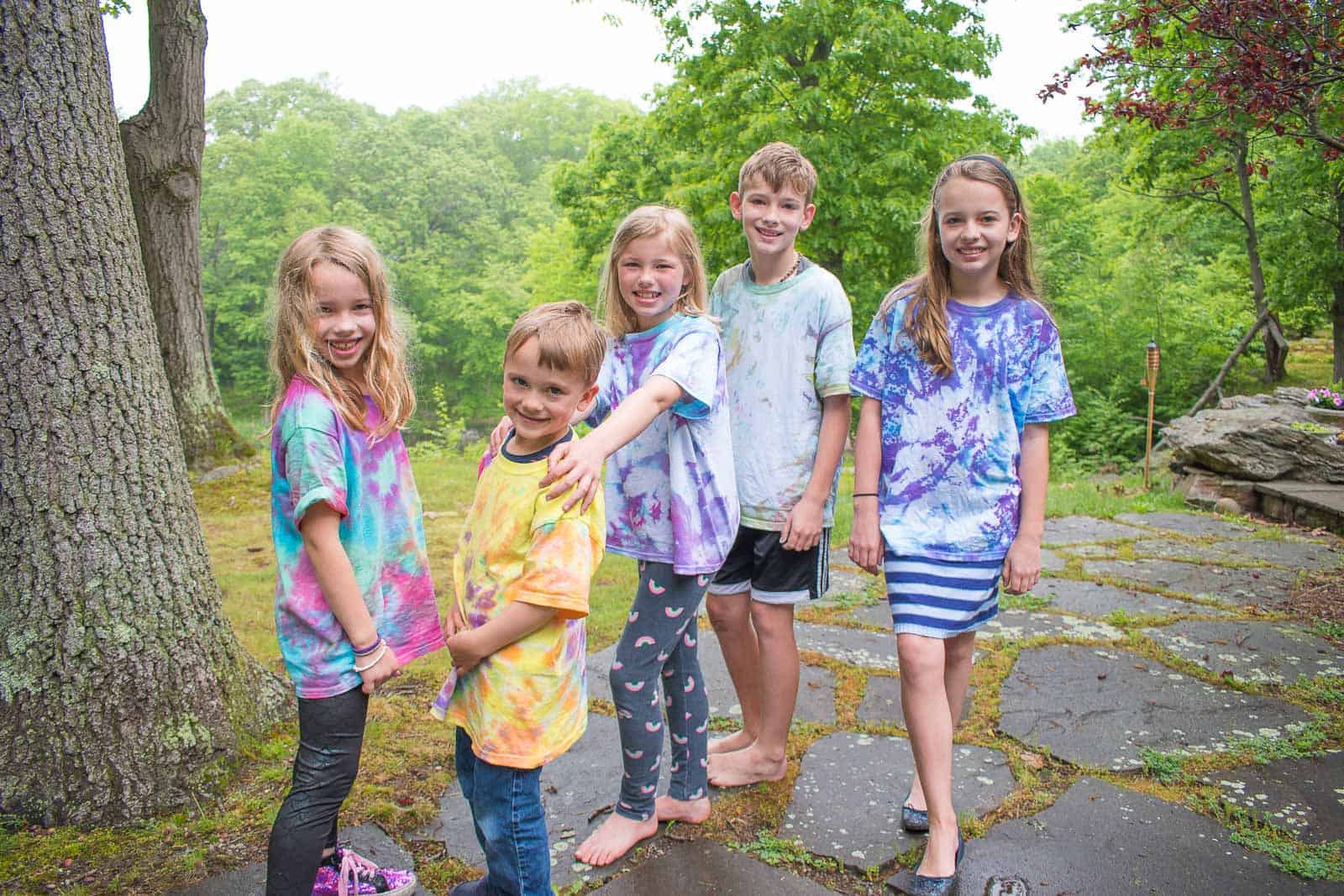 How to Tie Dye T-Shirts with the Kids - Celebrations at Home