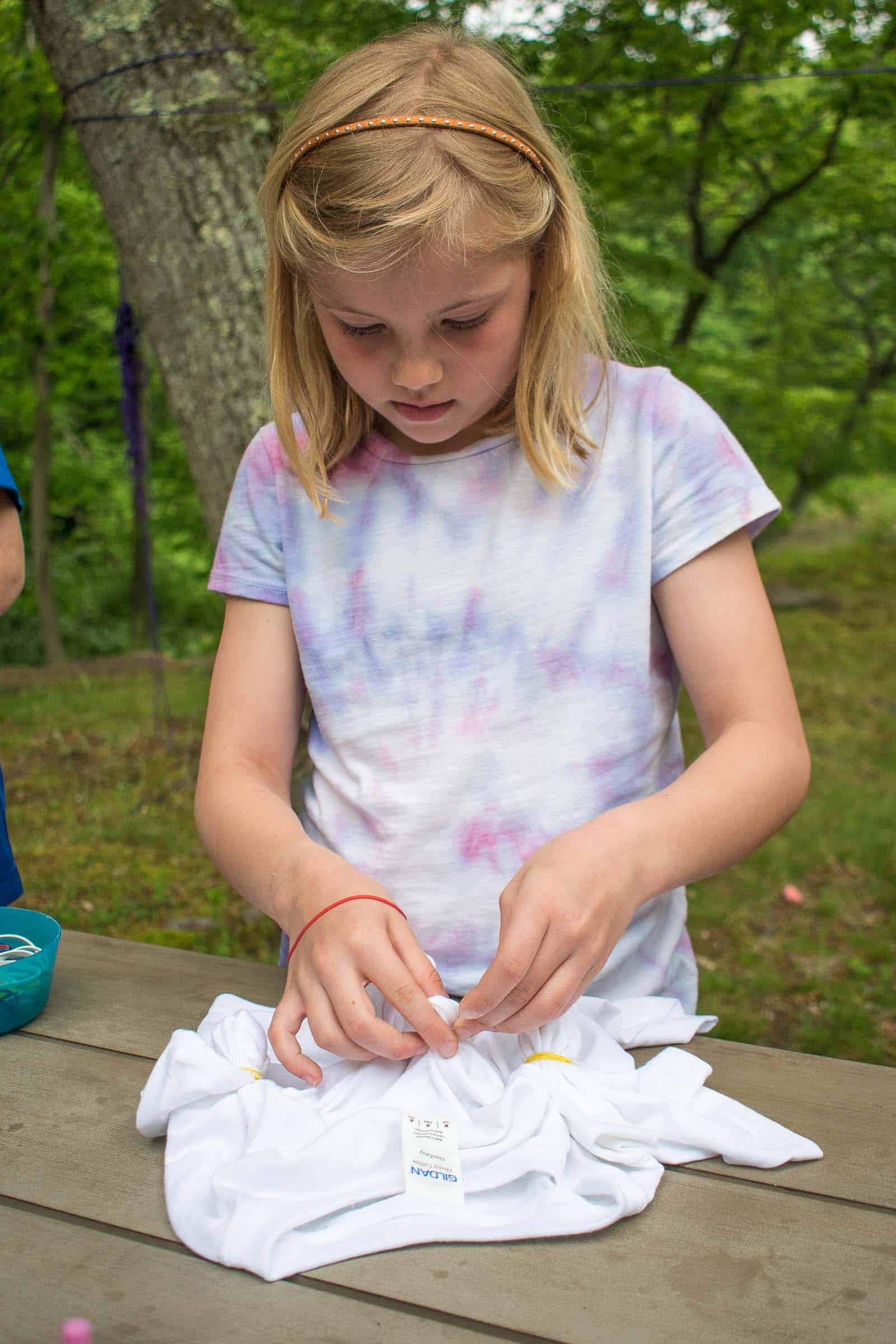 putting rubber bands on for tie dye