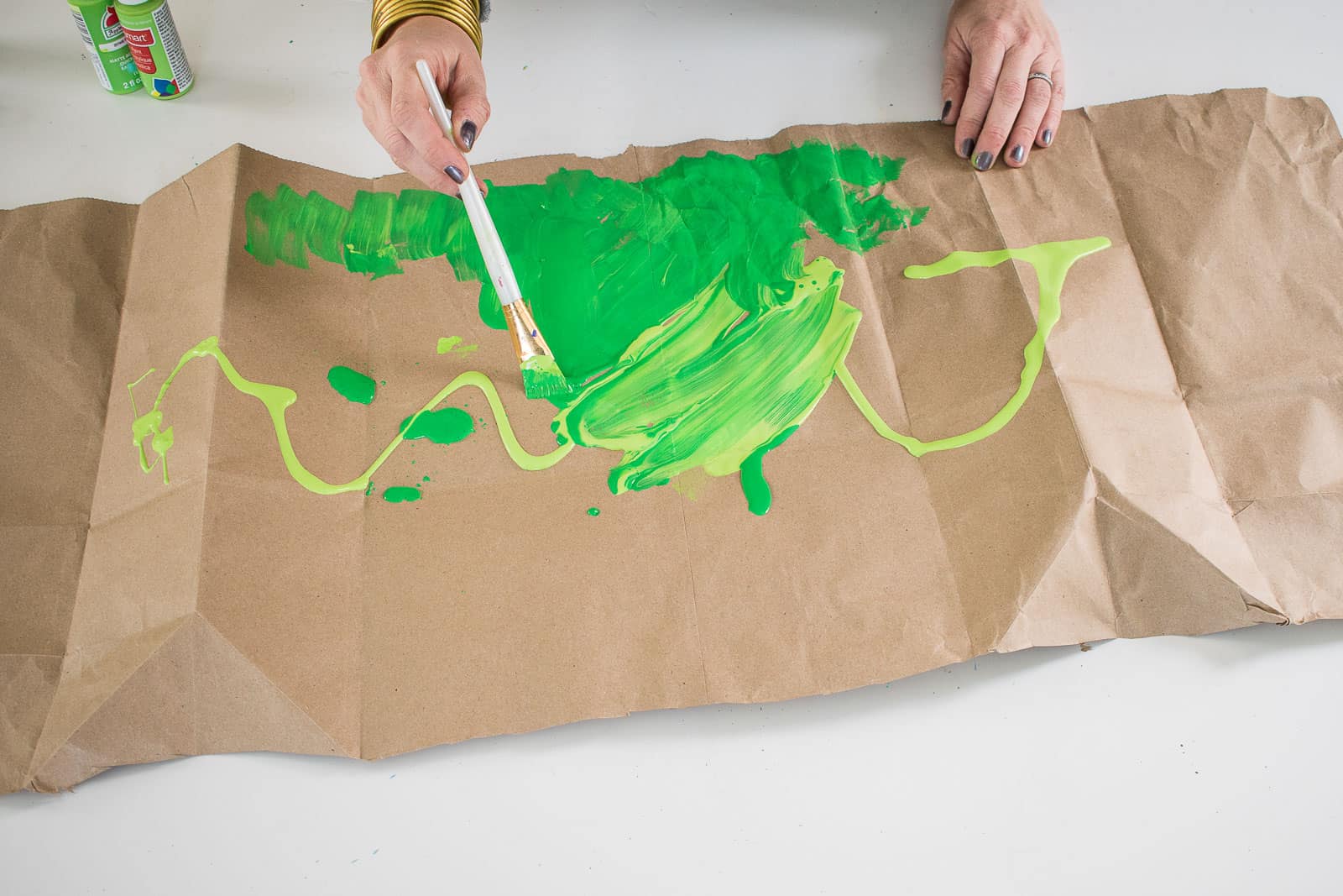 paint the paper shopping bag