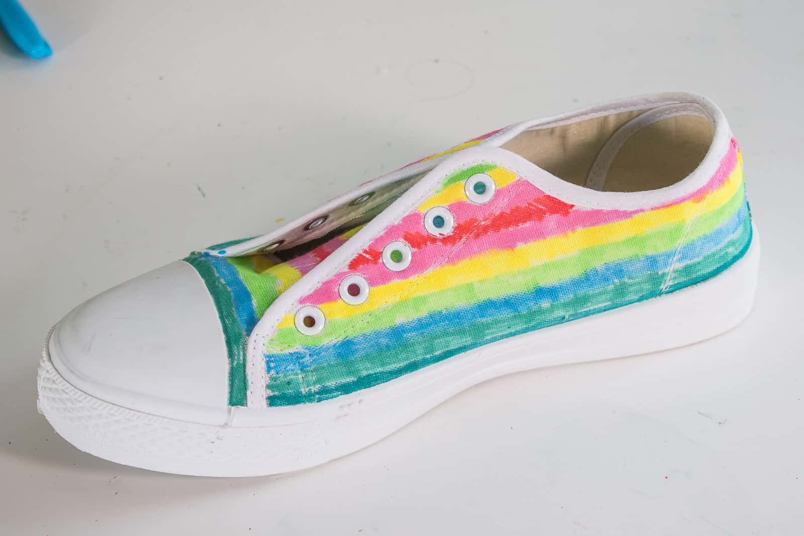 https://atcharlotteshouse.com/wp-content/uploads/2020/07/How-to-Tie-Dye-Shoes-with-Sharpie-Markers-9.jpg