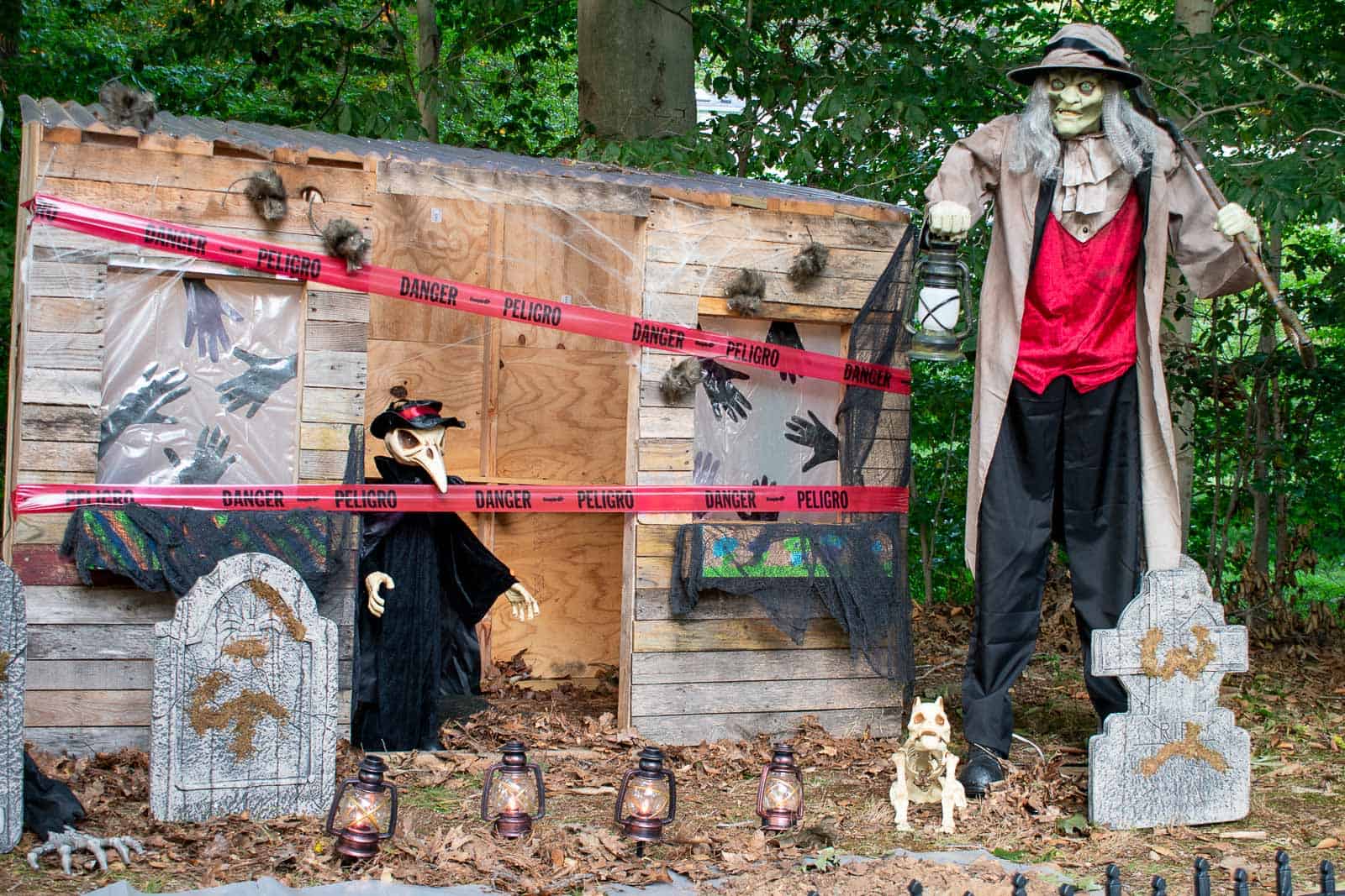 spooky halloween playhouse