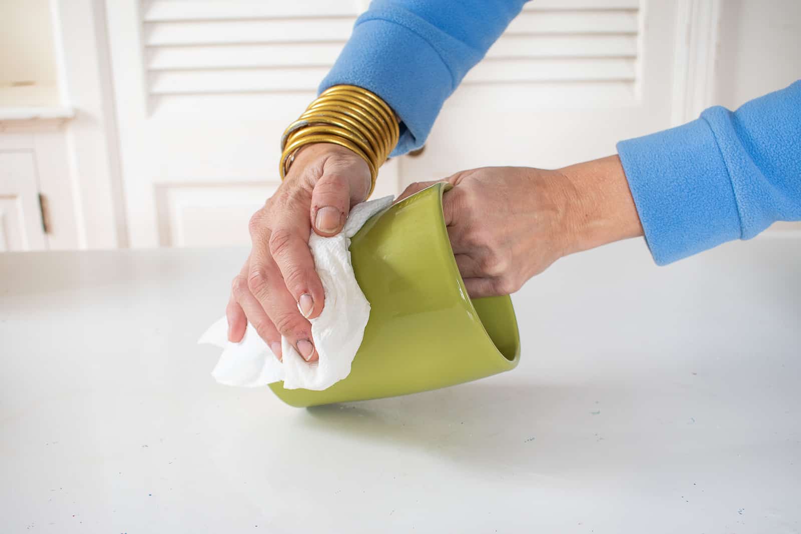 clean the surface of the pottery