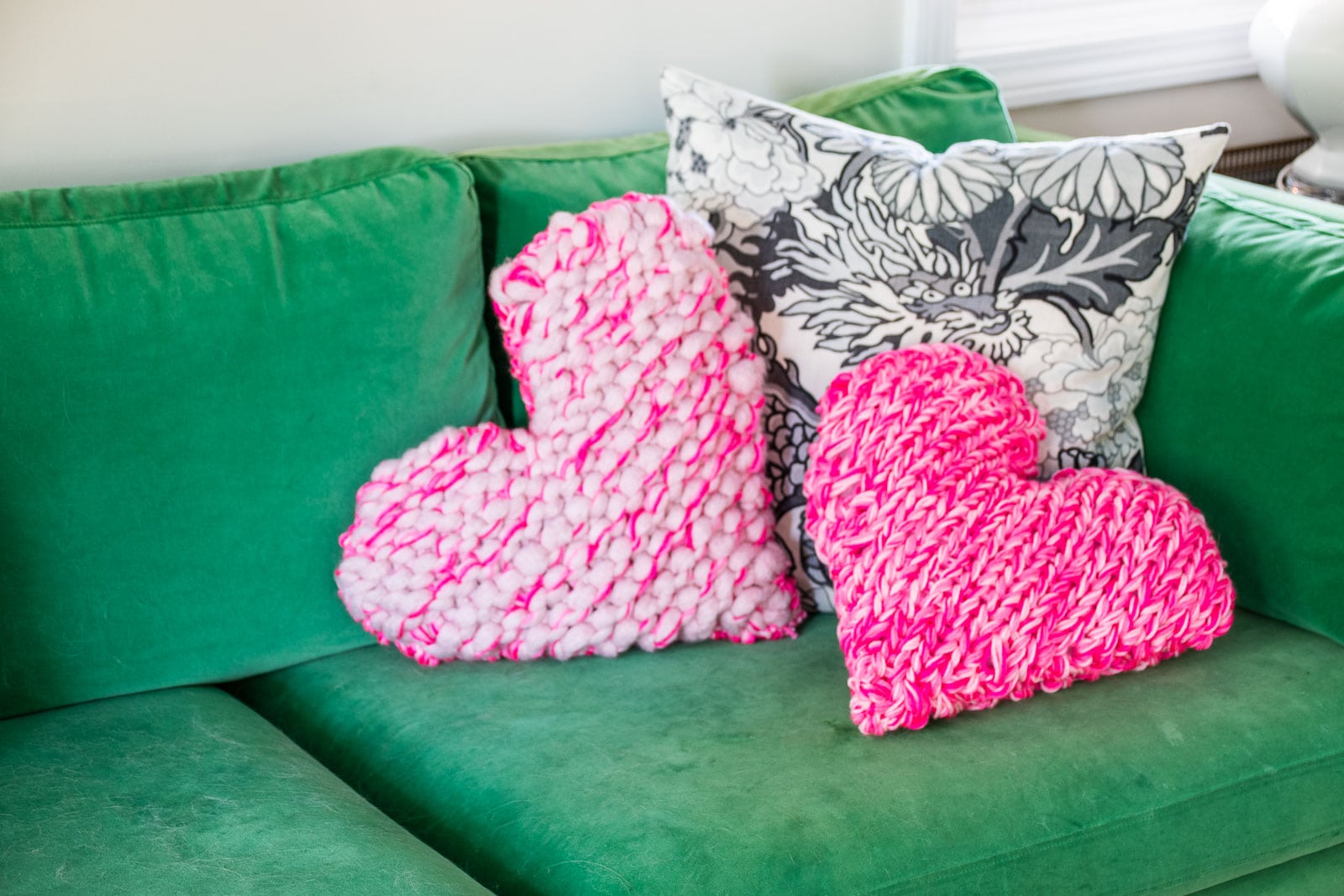 diy knitted heart pillows