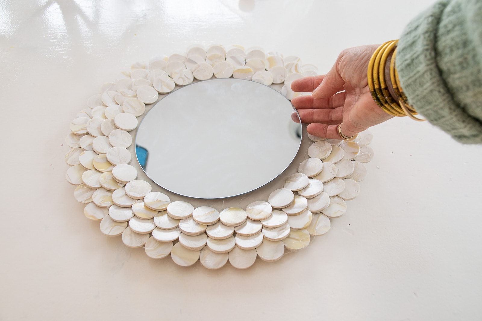 https://atcharlotteshouse.com/wp-content/uploads/2021/02/DIY-Faux-Capiz-Shell-Mirror-18.jpg