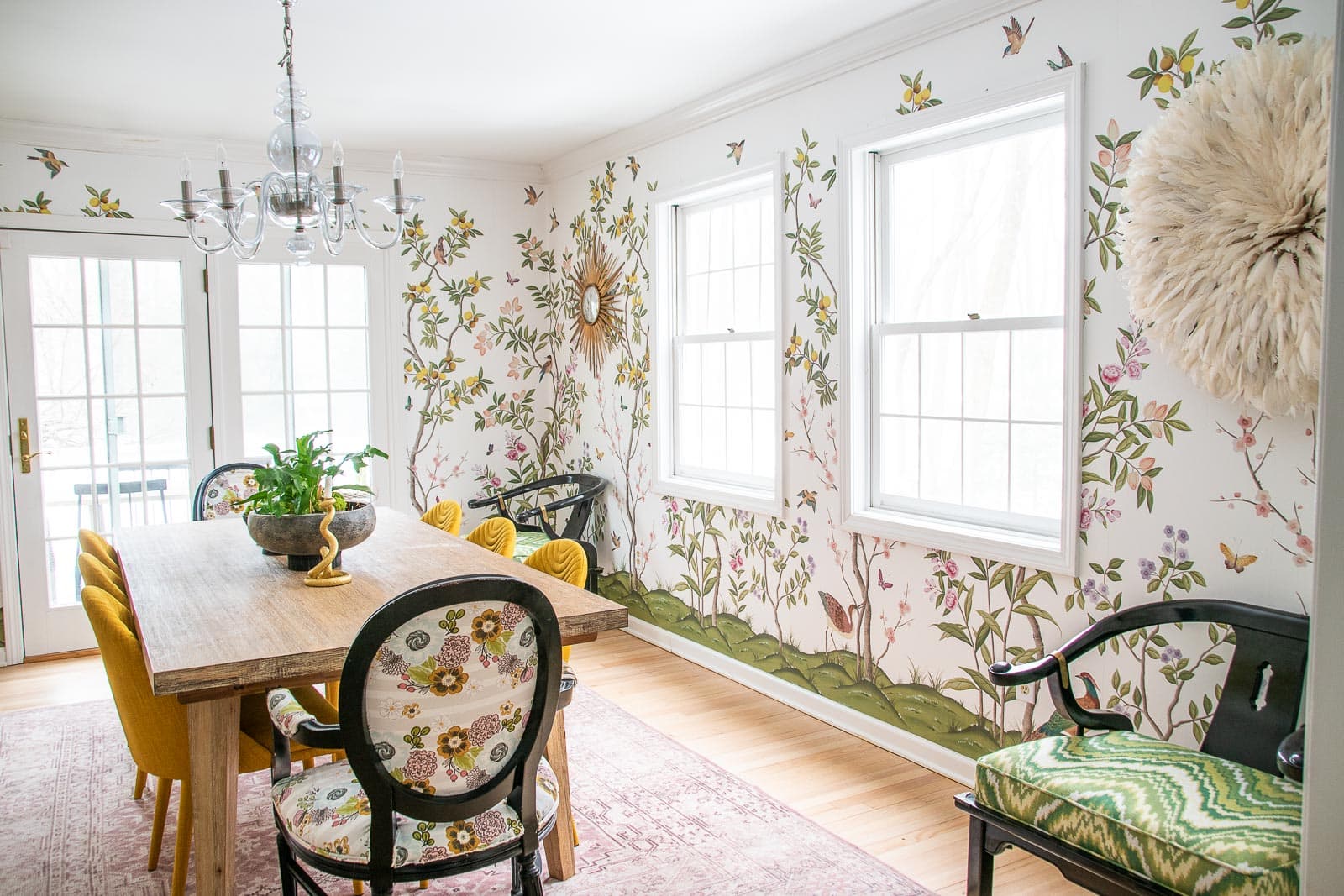 chinoiserie wallpaper in the dining room