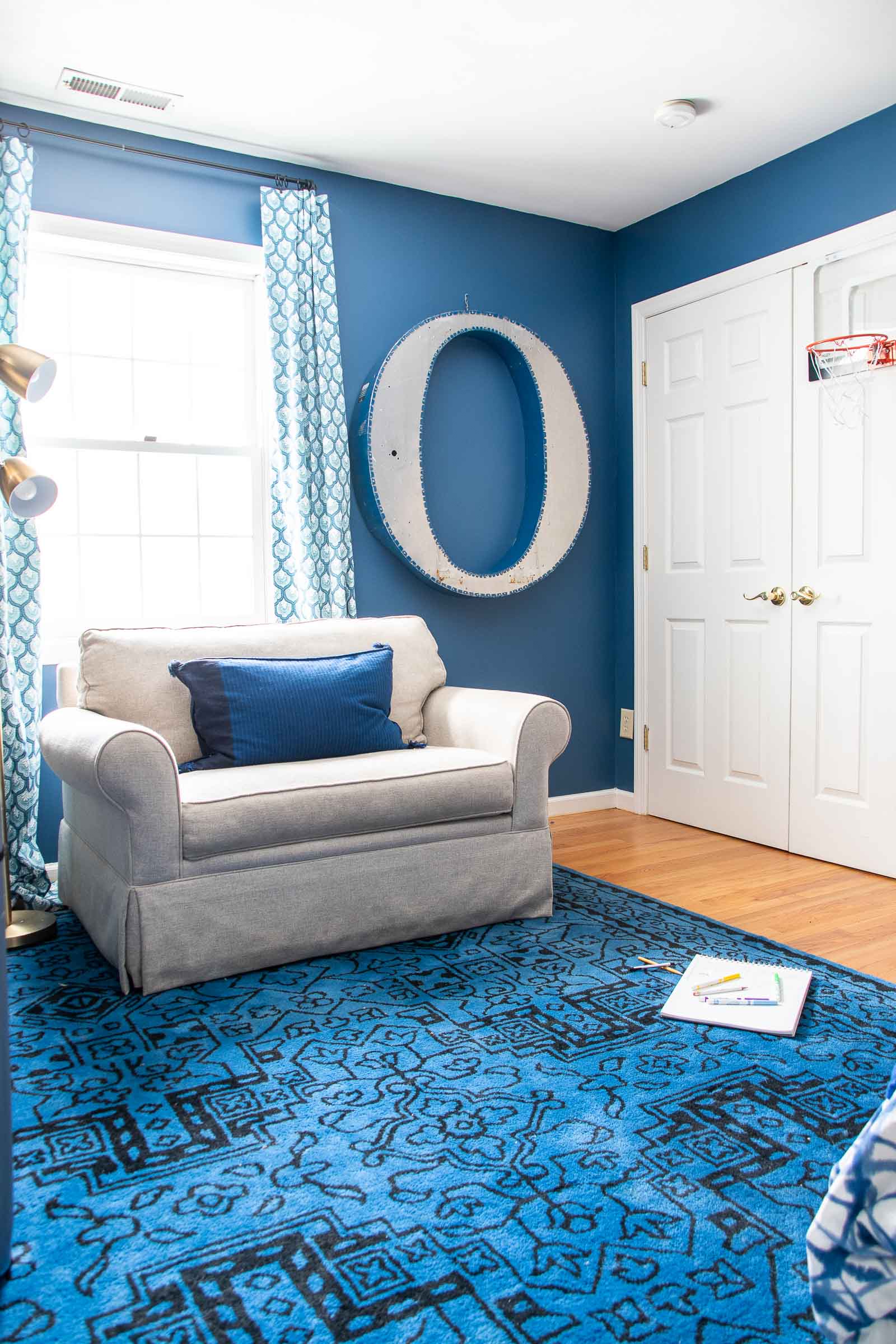 navy blue curtains in bedroom