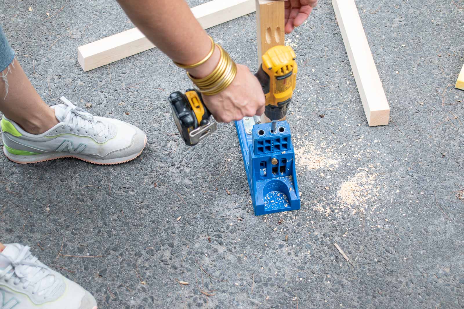 using pocket holes to assemble table base