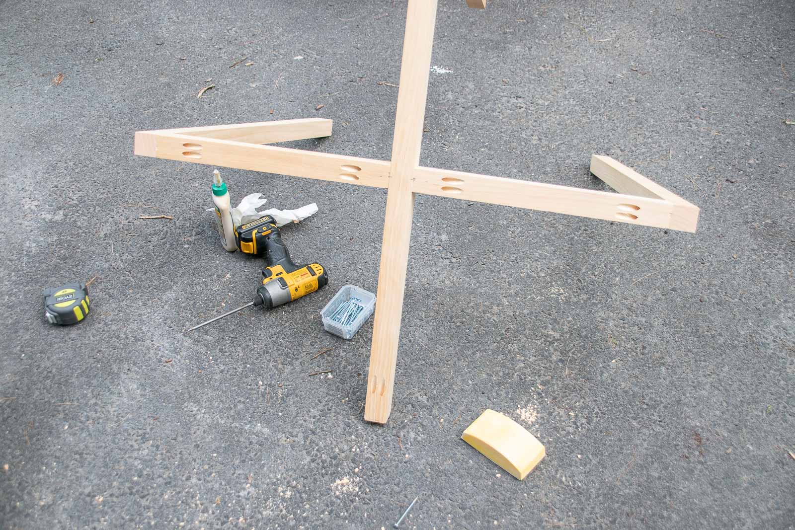 using pocket holes to assemble table base