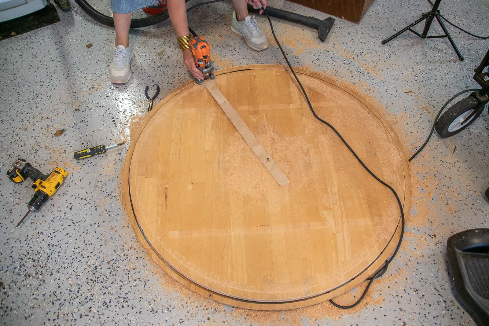 using a jig to cut the edge off table top
