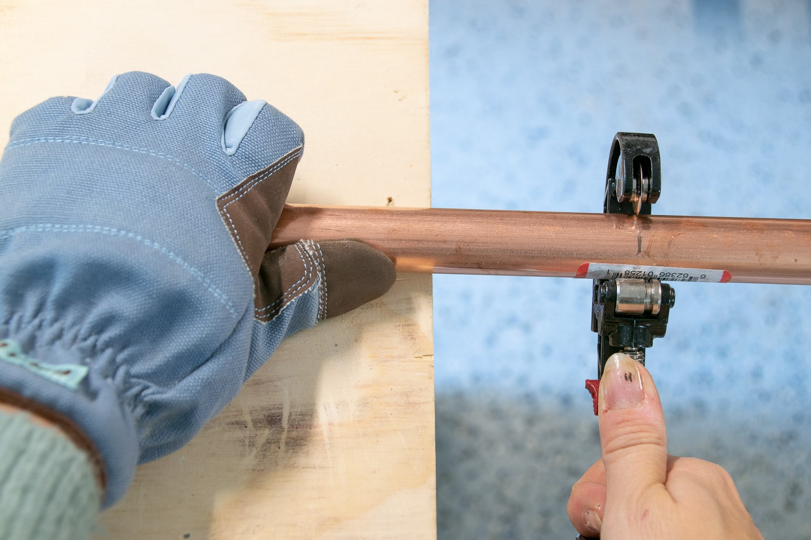 measure and cut the copper pipe