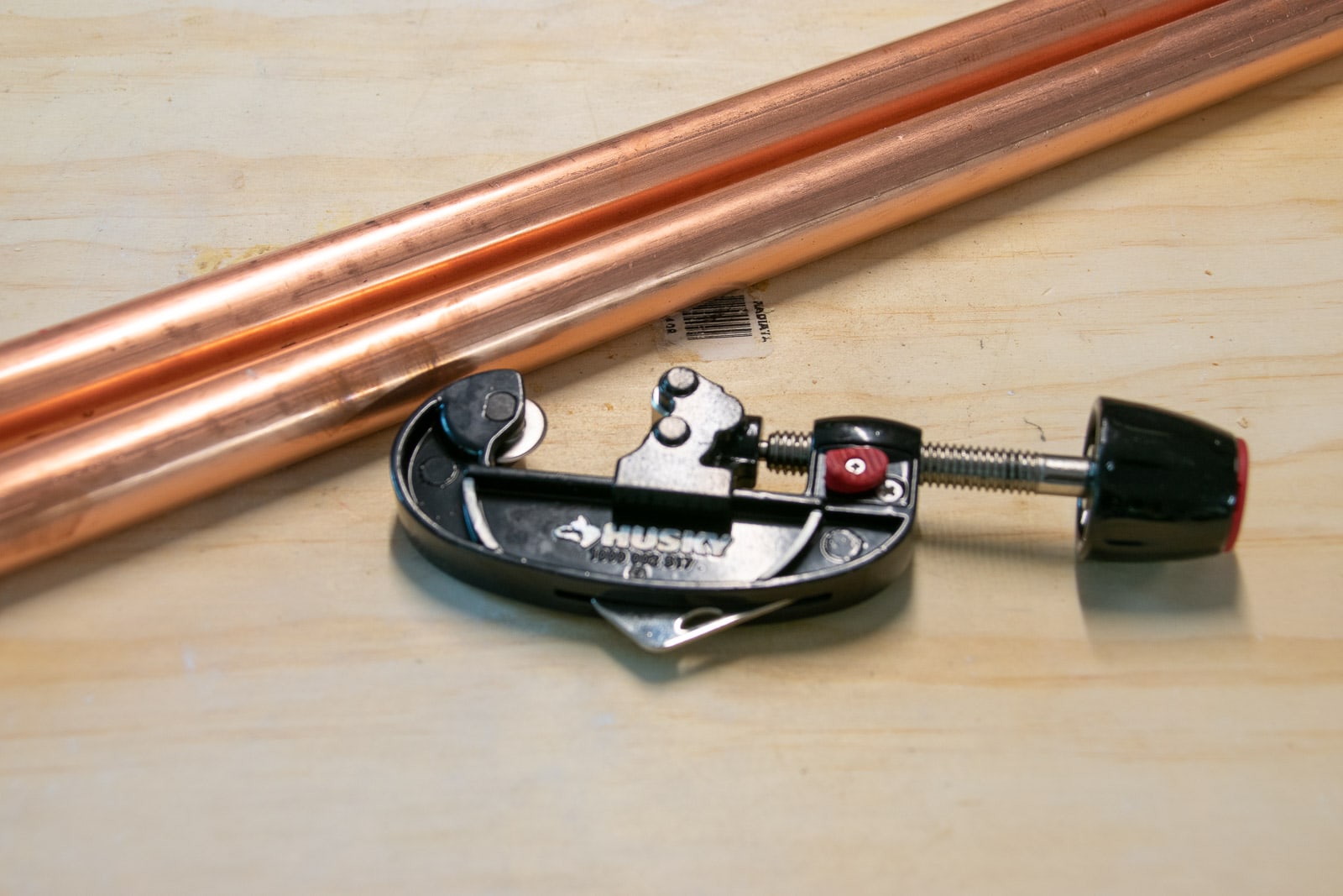 copper pipes and pipe cutter