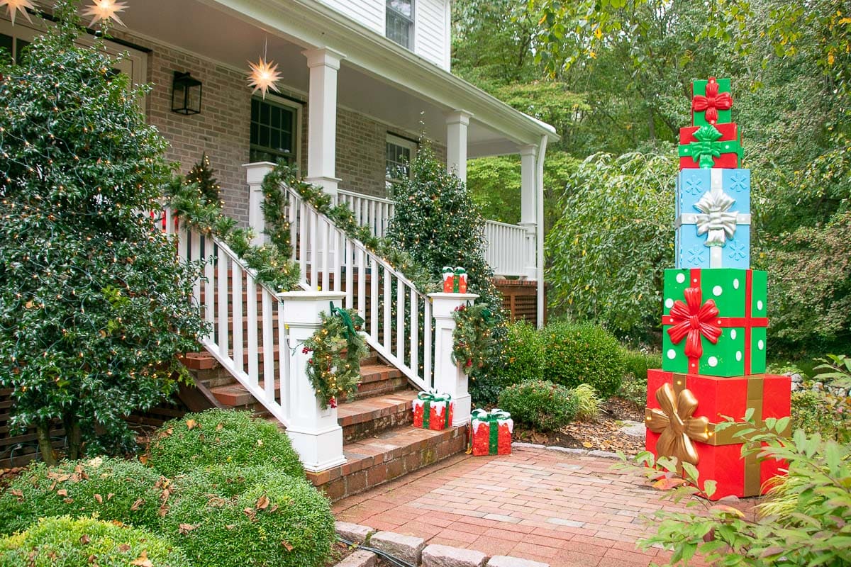 outdoor holiday decor