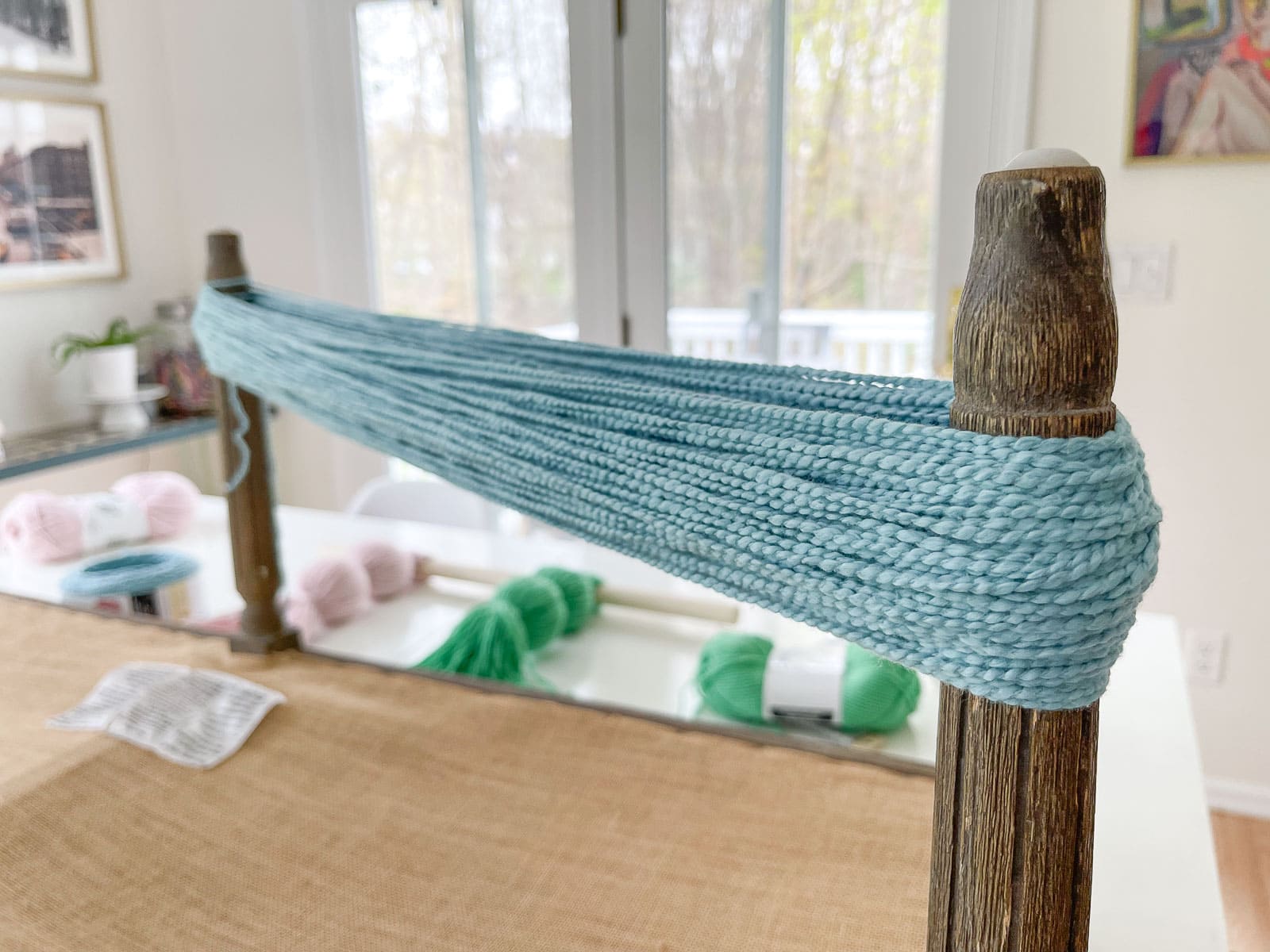 wrap the yarn for wall hanging