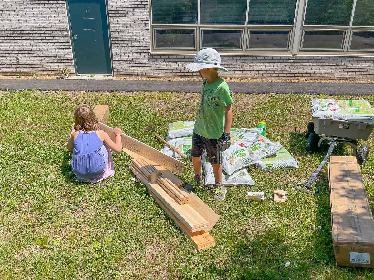 assembling the raised bed