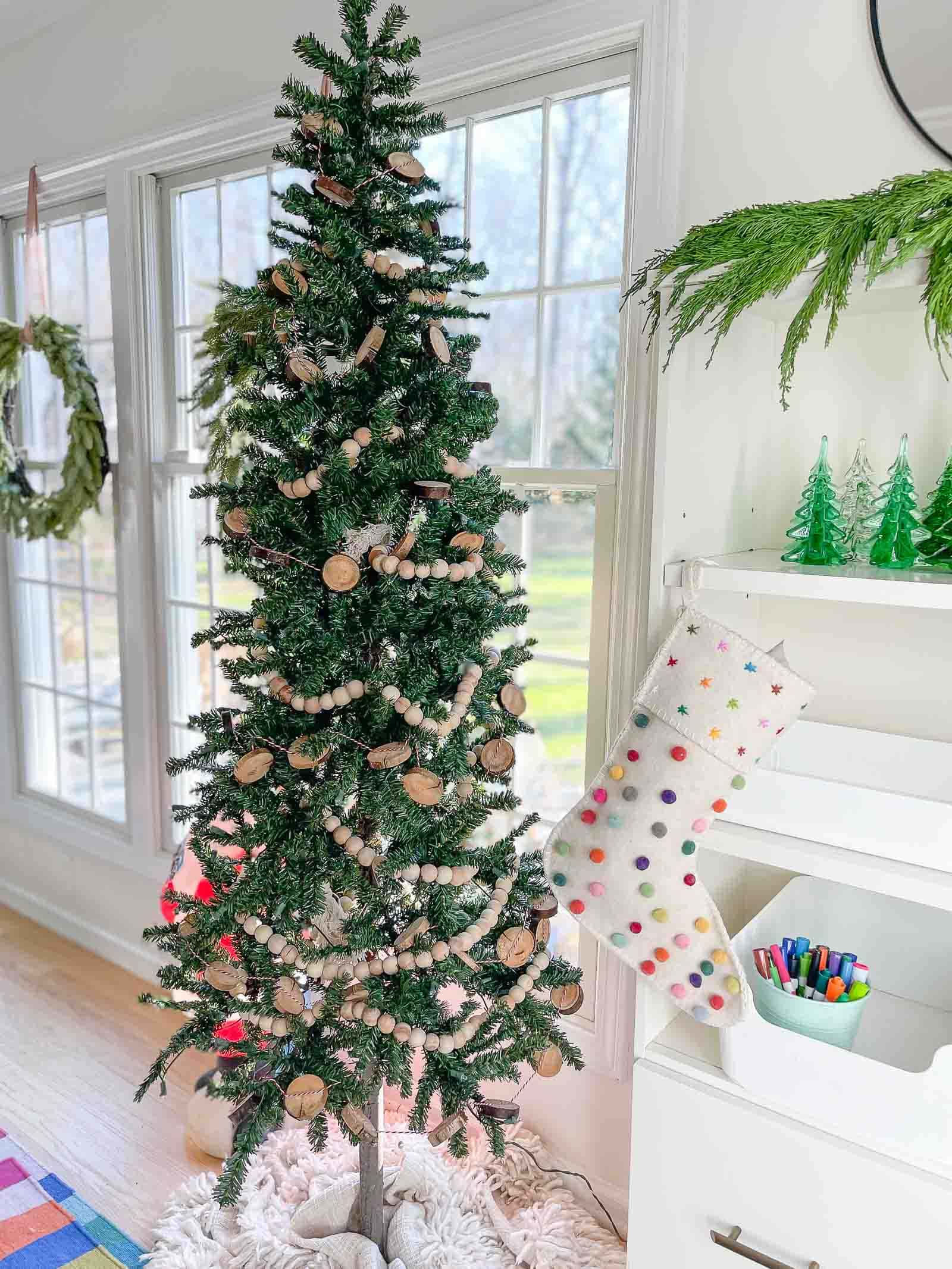 Easy DIY Wood Slice Christmas Tree Sign - Harbour Breeze Home