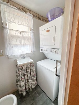 flip house powder room before
